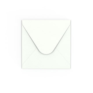 Vitt kuvert med hamrad struktur 110x100 mm