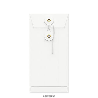 Kuvert med sträng och bricka