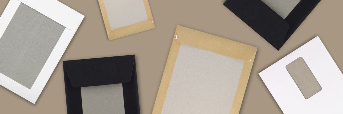 Kuvert med kartongbaksida