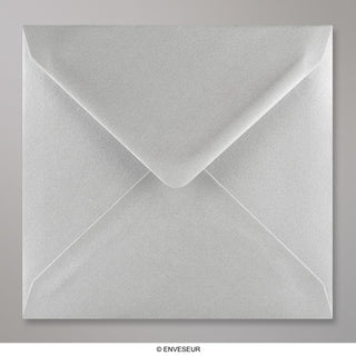155x155 mm Metalliskt kuvert i silver