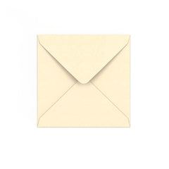 Kuvert i magnoliafärg 140x140 mm