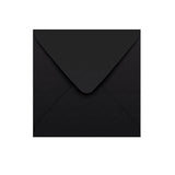 Svart kuvert med V-klaff 155×155 mm