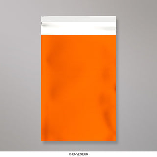 Färgade mattfolierade påsar