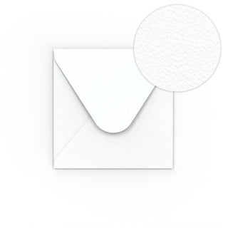 Vitt kuvert med hamrad struktur 110x100 mm